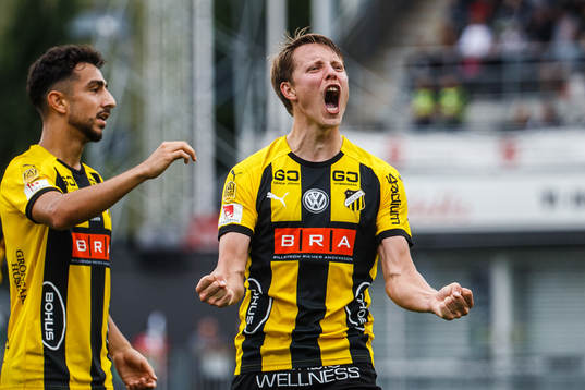 Häckens Viktor Lundberg jublar