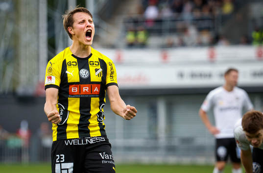 Häckens Viktor Lundberg jublar vid 0-2