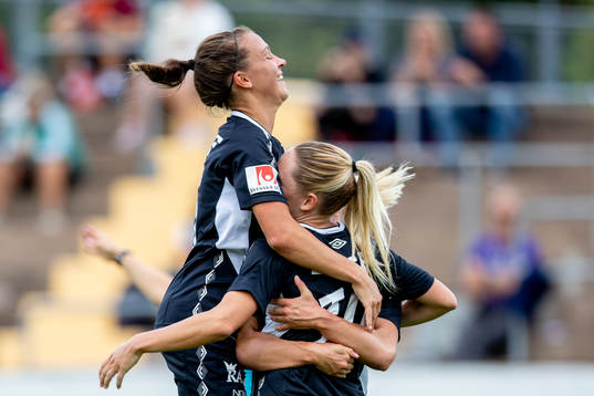 Göteborgs Elin Rubensson jublar med Julia Zigiotti Olme