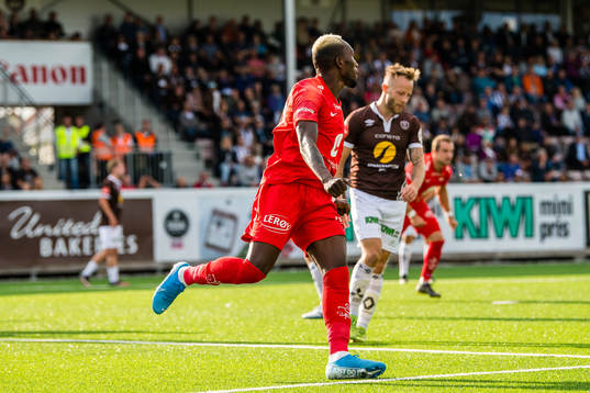 Karamoko Daouda Bamba of Brann celebrates