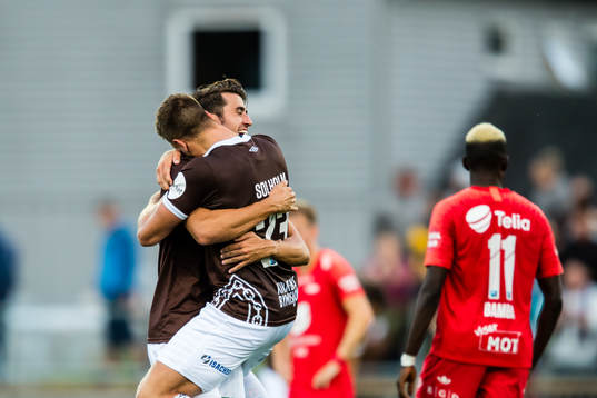 Matchwinner Vetle Winger Dragsnes of Mjøndalen celebrates