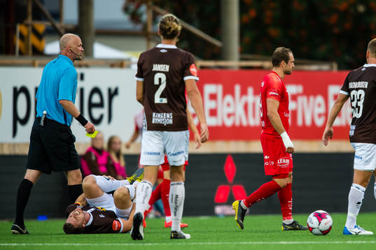 Christian Andreas Gauseth of Mjøndalen in pain while Veton