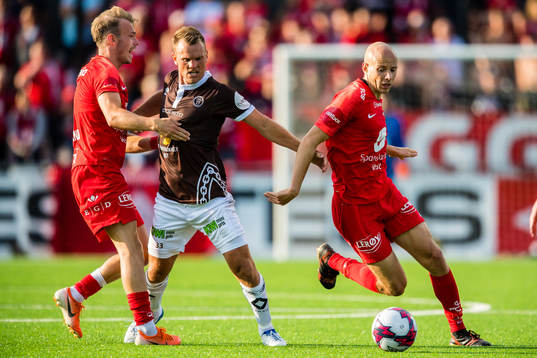 Stian Semb Aasmundsen of Mjøndalen and Ruben Kristiansen