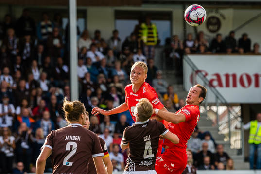 Kristoffer Ramos Barmen and Veton Berisha of Brann