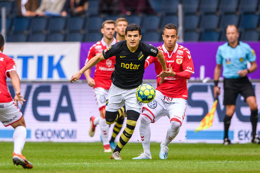 s Tarik Elyounoussi och Kalmars Rafael Gimenes Da Silva