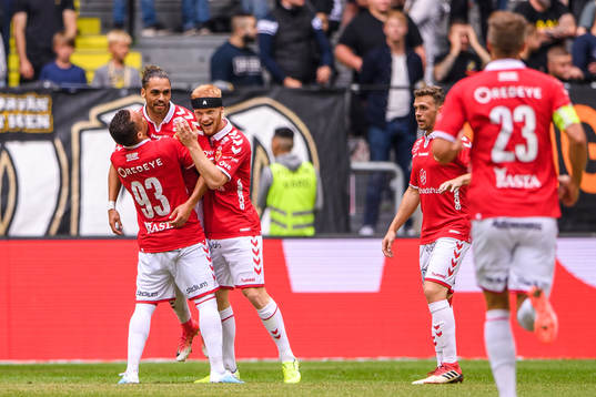 Kalmars Alexander Jakobsen jublar med Rafael Gimenes Da