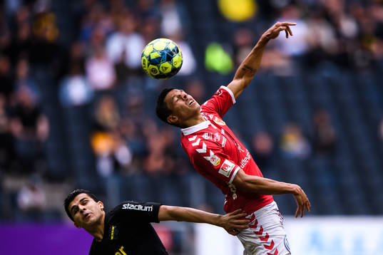 s Tarik Elyounoussi och Kalmars Romário Pereira Sipião