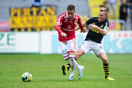 s Sebastian Larsson