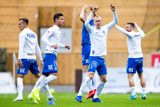 Norrköpings Gudmundur Thórarinsson med lagkamrater