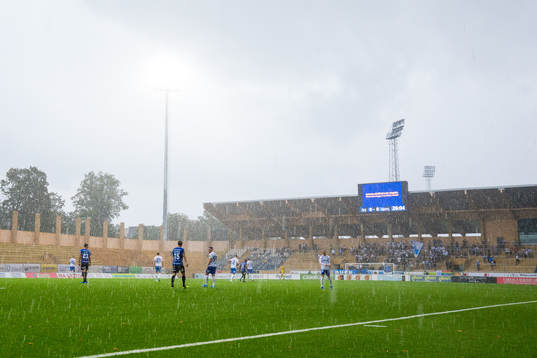 Generell vy över Studenternas IP i regn