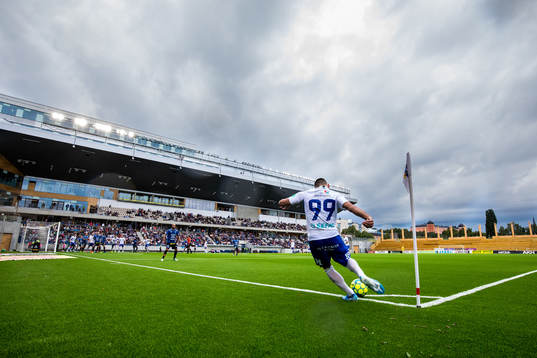 Norrköpings Sead Haksabanovic med en hörna på