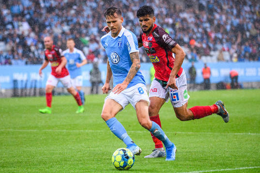 Malmö FFs Arnór Traustason och Falkenbergs Mahmut Özen