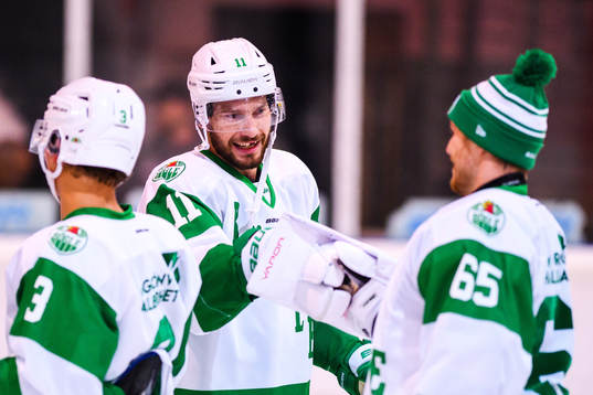 Rögles Mattias Sjögren jublar