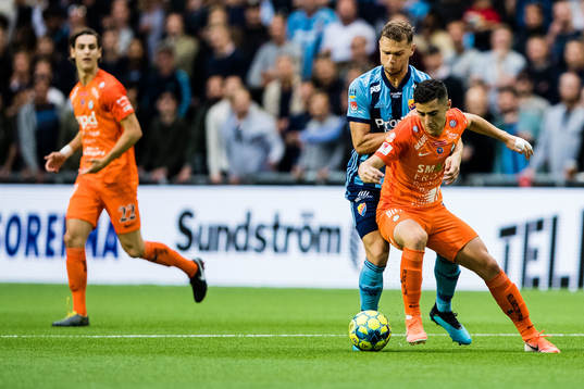 Djurgårdens Jesper Karlström och AFC Eskilstunas Ismet