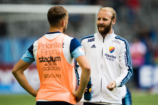 Djurgårdens Jesper Karlström och Curtis Edwards  innan