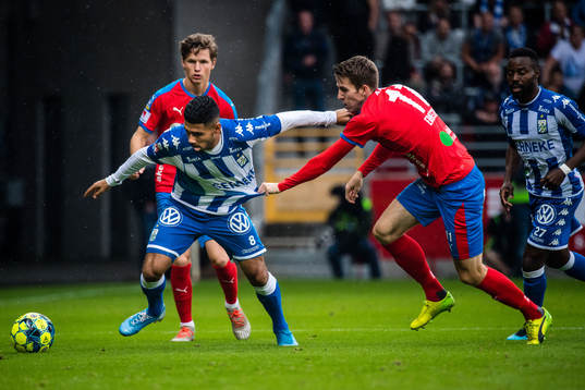 IFK Göteborgs Hosam Aiesh och Helsingborgs Adam Eriksson