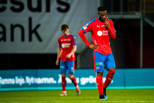 Helsingborgs Max Svensson och Mohammed Abubakari deppar