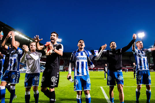 IFK Göteborgs spelare jublar