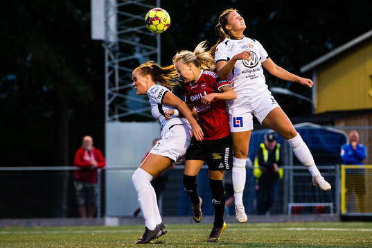Kungsbackas Ida Pettersson och Emilia Hjertberg i nickduell