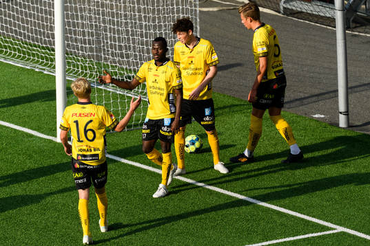 Elfsborgs Prince Isaac Kouame klappas om