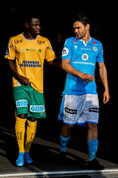 Eric Kitolano of Ull/Kisa and Simón Colina of Sandnes Ulf