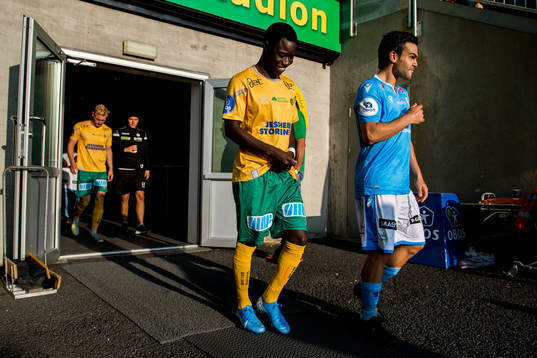 Eric Kitolano of Ull/Kisa and Simón Colina of Sandnes Ulf