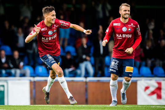 Örgrytes Fredrik Zanjanchi jublar