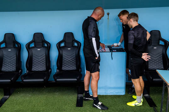 Uwe Rösler, head coach, Anders Christiansen and Oscar