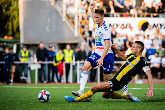 Luleås Fredrik Lundgren  och Hammarbys Nikola Djurdjic