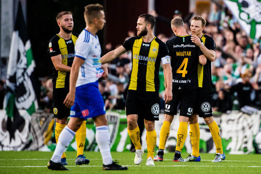 Hammarbys spelare jublar