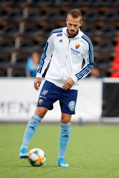 Djurgårdens Emir Kujovic  värmer upp innan