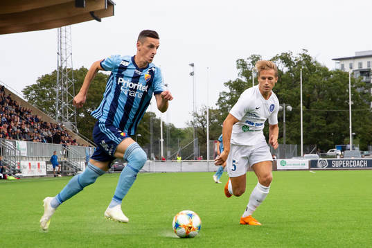 Djurgårdens Haris Radetinac och Akropolis Daniel Stensson