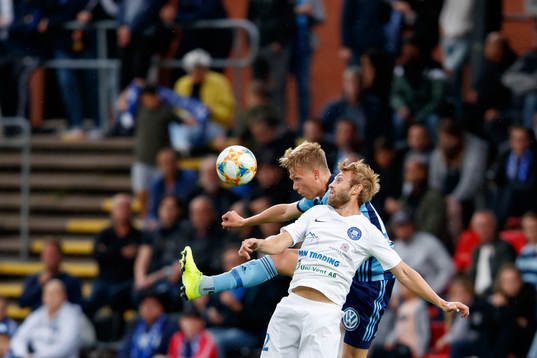 Djurgårdens Jonathan Augustinsson i nickduell med
