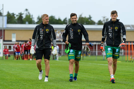 Elfsborgs Linus Eriksson, målvakt Kevin Stuhr Ellegaard