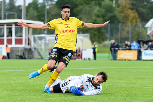 Elfsborgs Deniz Hümmet och Gauthiods målvakt Marcus Berg