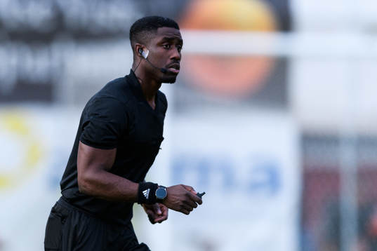 Domare Fredrik Oppong