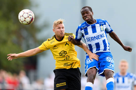 Astrios Per Gulda i nickduell med IFK Göteborgs Alhassan