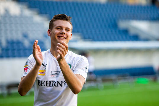 Örebros Jake Larsson jublar
