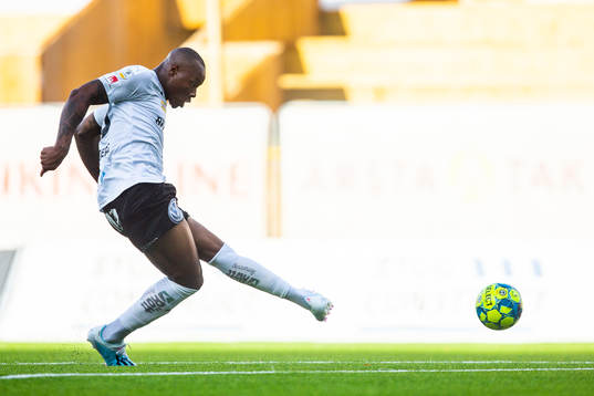 Örebros Carlos Strandberg gör 0-4