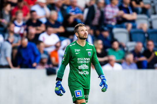 Sirius målvakt John Alvbåge deppar