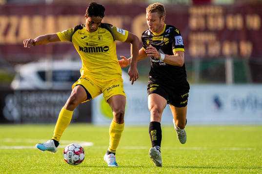 Ikhsan Fandi of Raufoss and Henrik Robstad  of Start