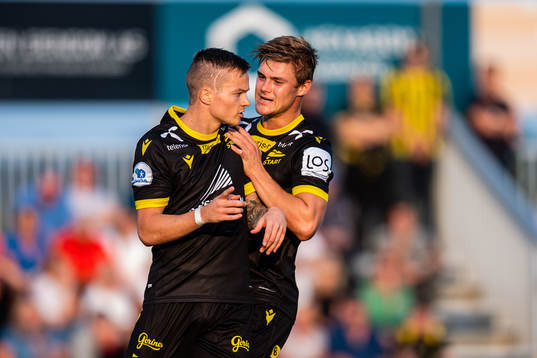 Aron Sigurdarson and Mathias Idsøe Bringaker  celebrates