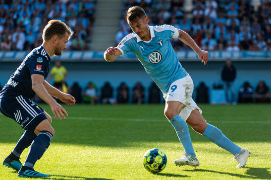Djurgårdens Jacob Une Larsson och Malmö FFs Markus