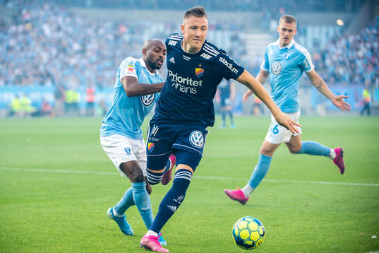 Djurgårdens Fredrik Ulvestad och Malmö FFs Fouad Bachirou