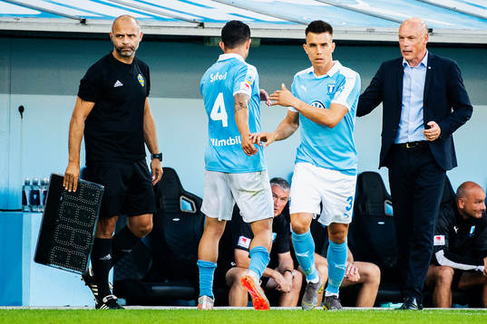 Malmö FFs  Jonas Knudsen byts in istället för Behrang