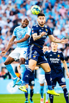 Malmö FFs Fouad Bachirou och Djurgårdens Astrit Ajdarevic