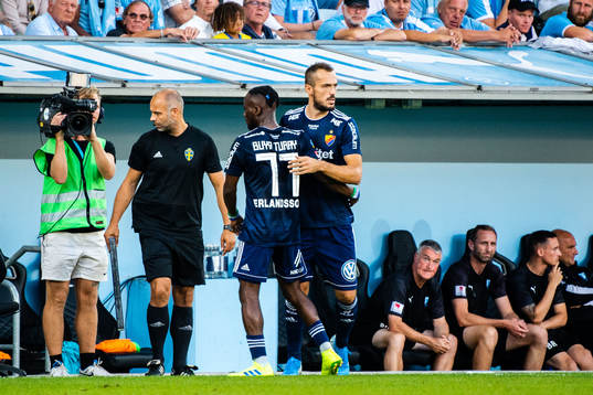 Djurgårdens Mohamed Buya Turay byts ut och in kommer Emir