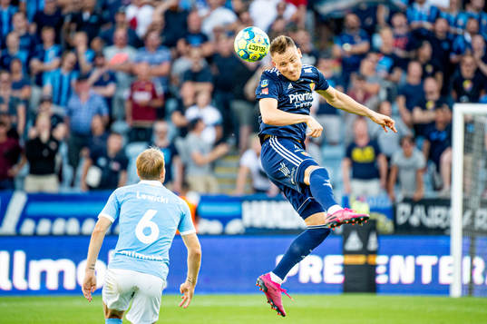 Djurgårdens Fredrik Ulvestad mot Malmö FFs Oscar Lewicki