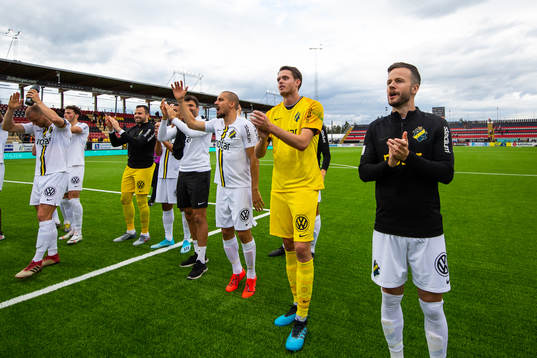 s målvakt Oscar Linnér jublar