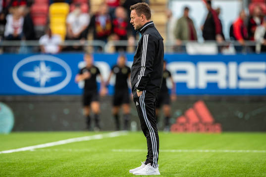 Östersunds tränare Ian Burchnall deppar